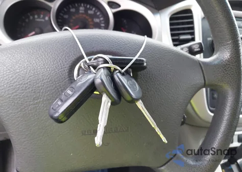 2004 Toyota Highlander V6 z USA, uszkodzony, nr VIN JTEEP21A640043120